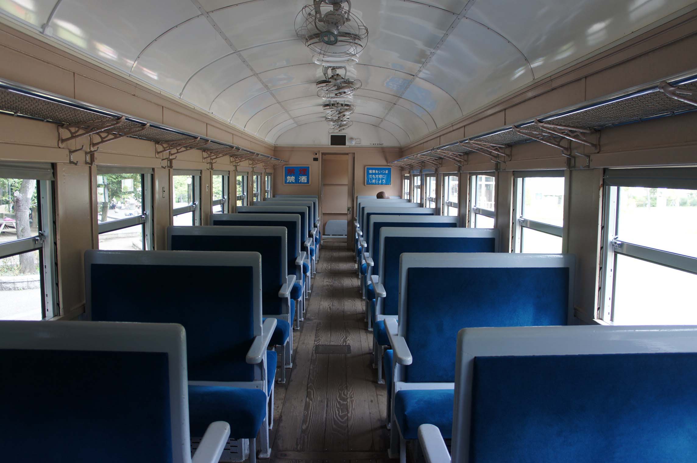 生田緑地の旧型客車スハ42でのんびり旅気分！！