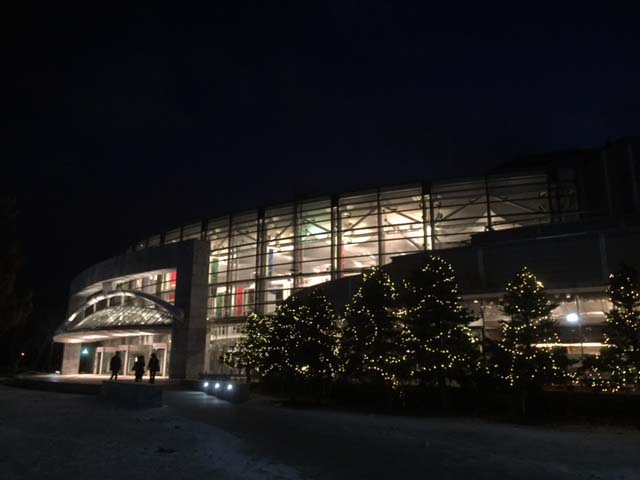 札幌コンサートホール「キタラ」　夜のシルエットが素敵だった！